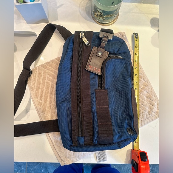 Tumi Alpha Bravo Sling - Used - Picture 1 of 11